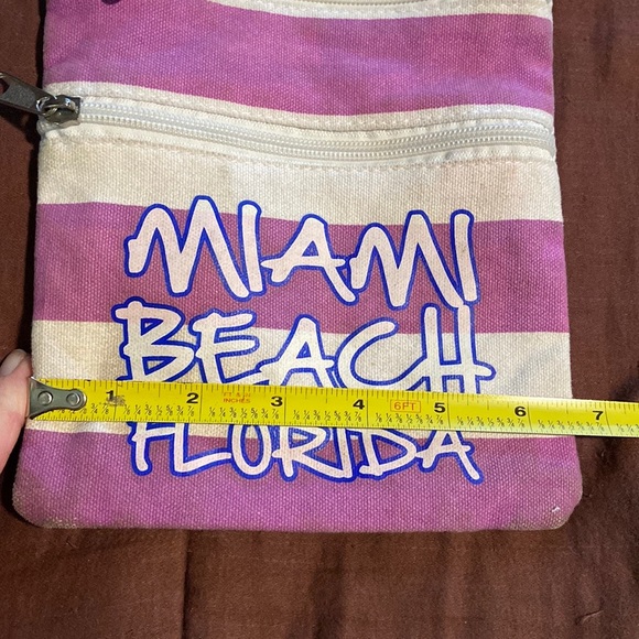 Cross Body Bag by GetaGadget Brand. GUC! - Picture 10 of 16